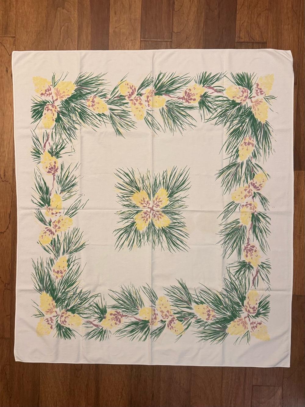 Vintage 1950’s Simtex Tablecloth Pine Cone Evergreen MCM 51” X 46” Tagged - Picture 11 of 11